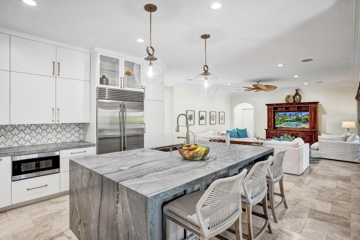 1649 Victoria Pointe Cir