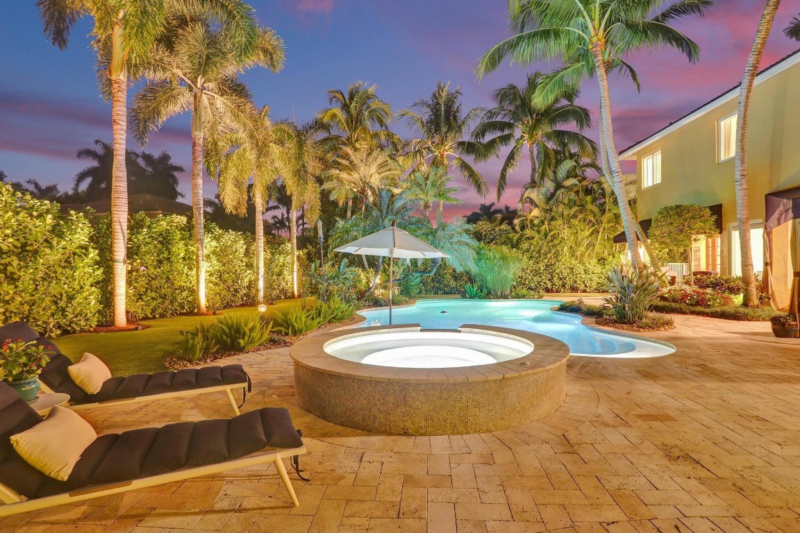 1649 Victoria Pointe Cir