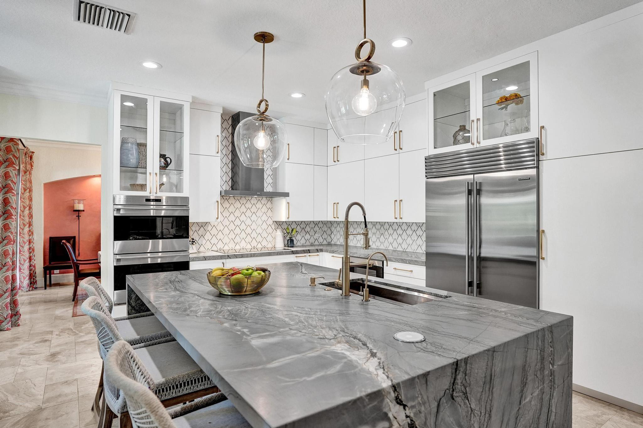 1649 Victoria Pointe Cir