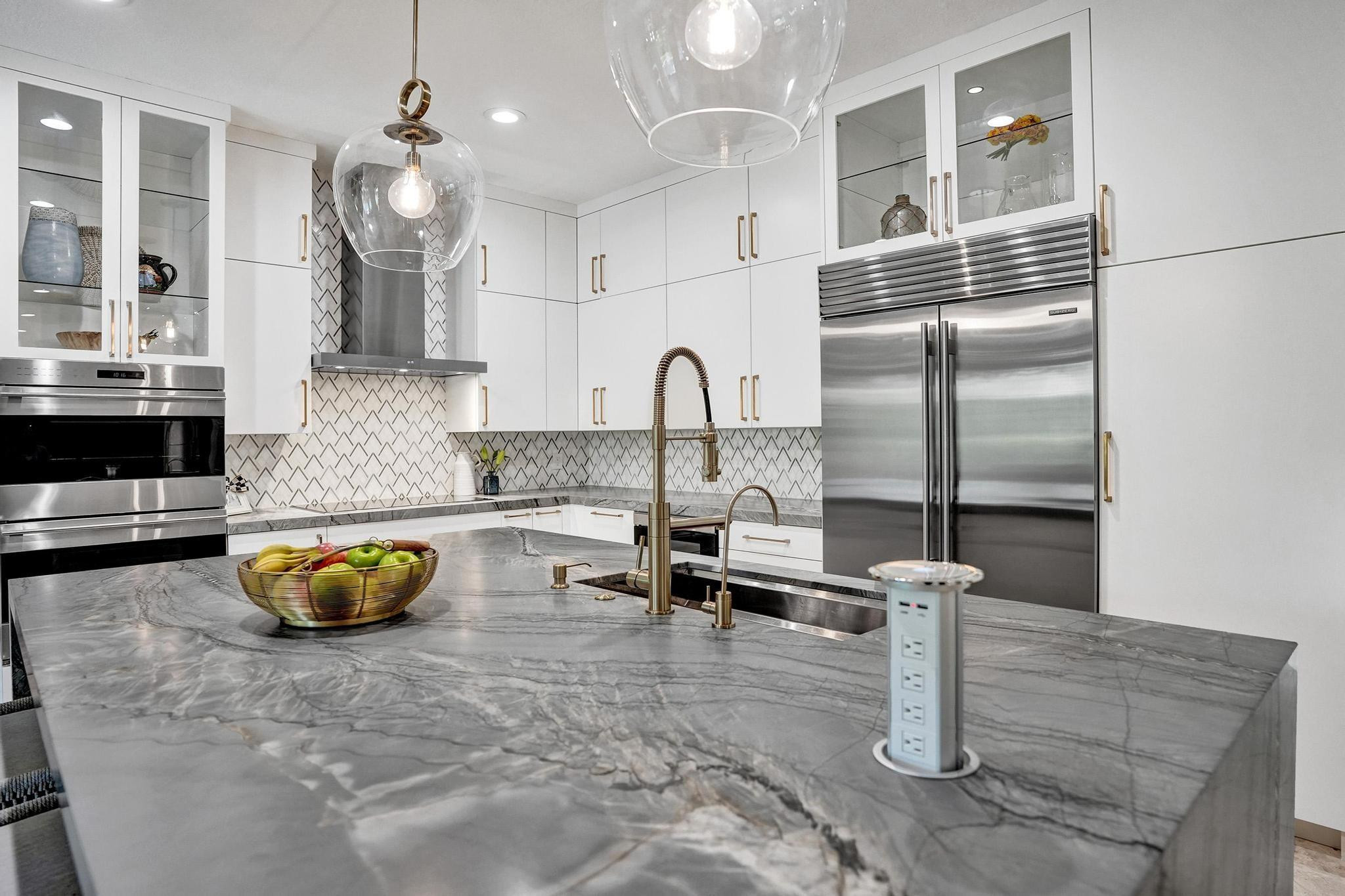 1649 Victoria Pointe Cir