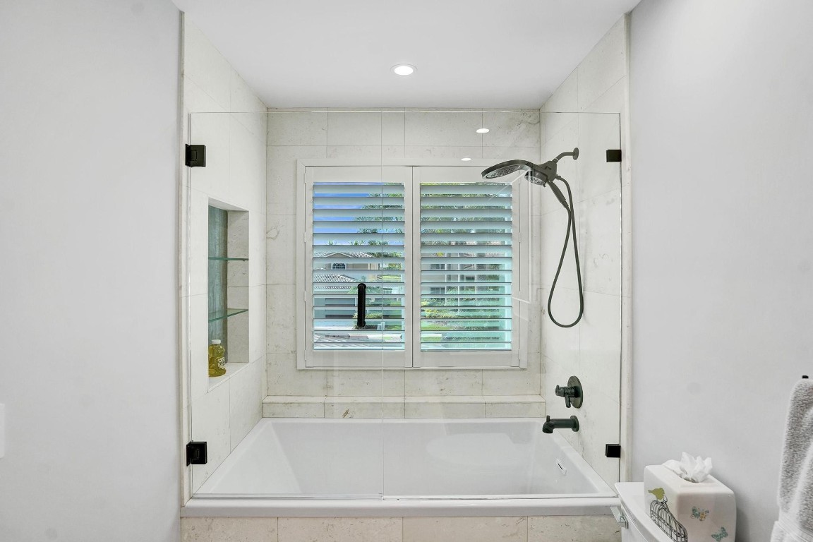 1649 Victoria Pointe Cir