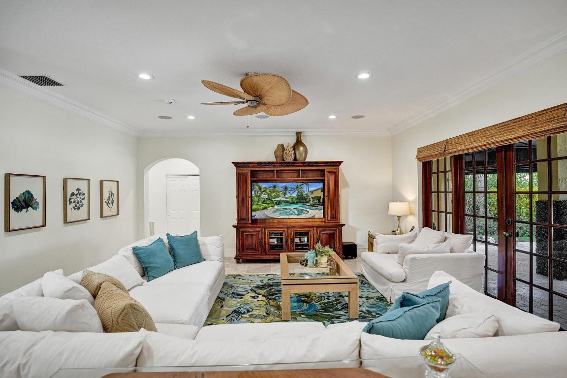 1649 Victoria Pointe Cir