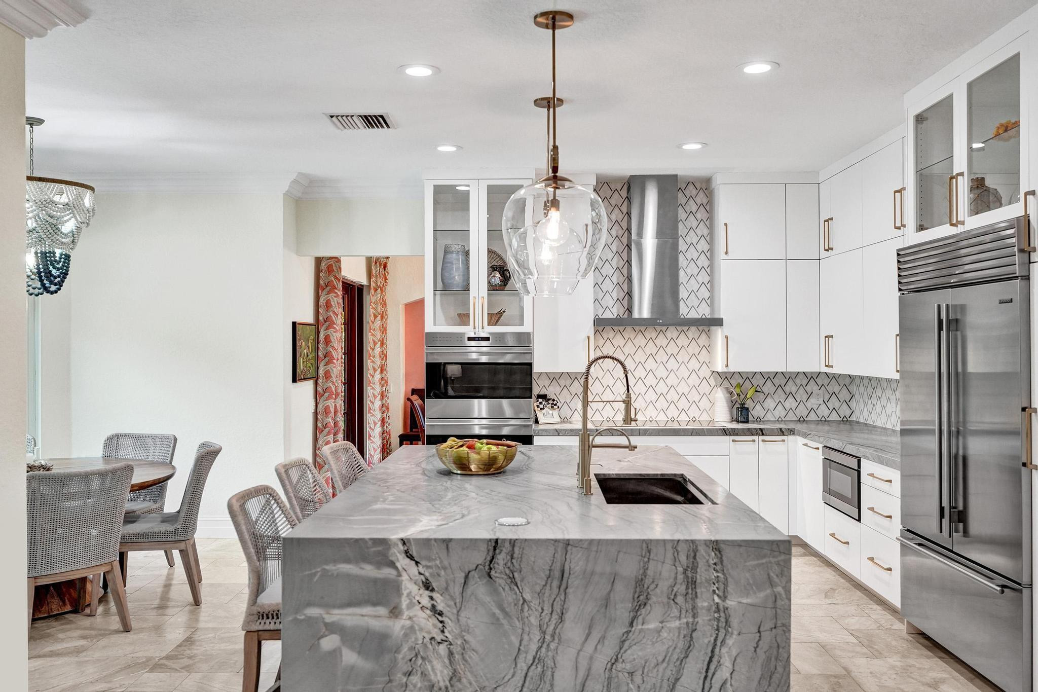 1649 Victoria Pointe Cir