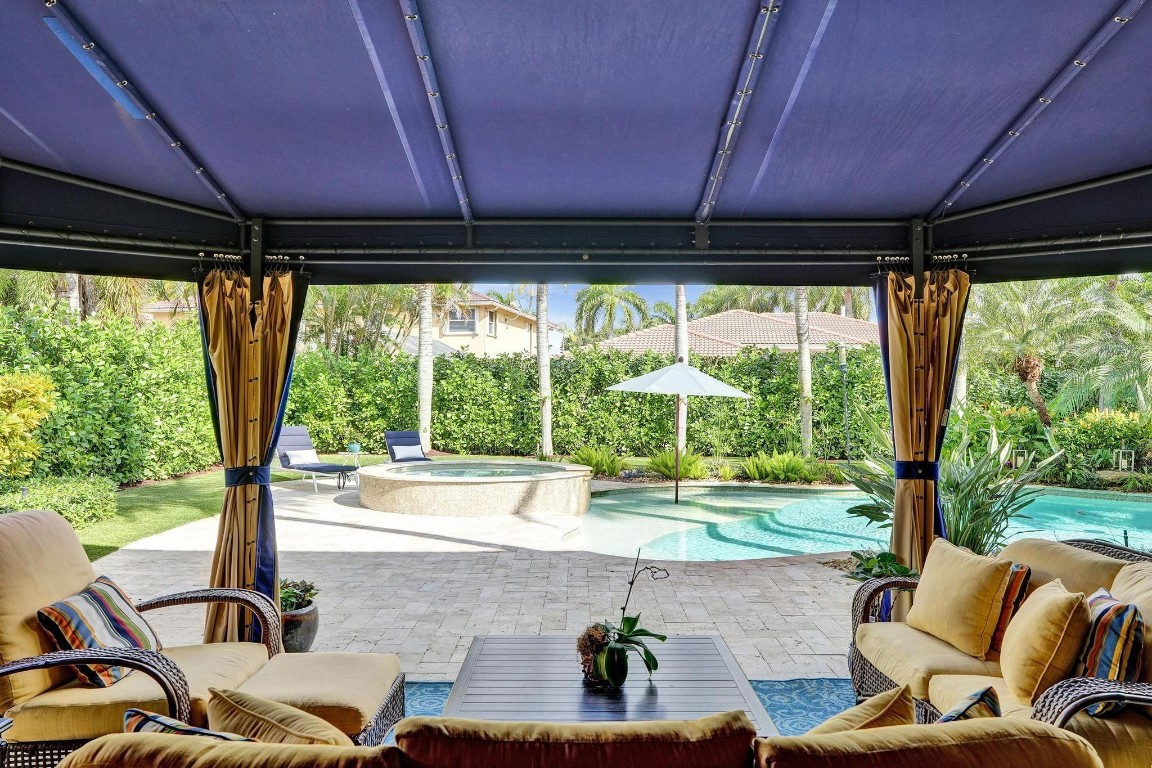 1649 Victoria Pointe Cir