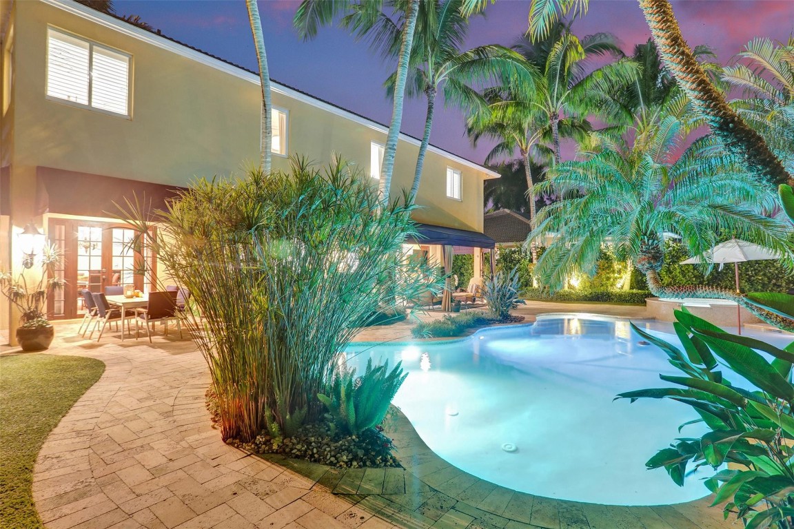 1649 Victoria Pointe Cir