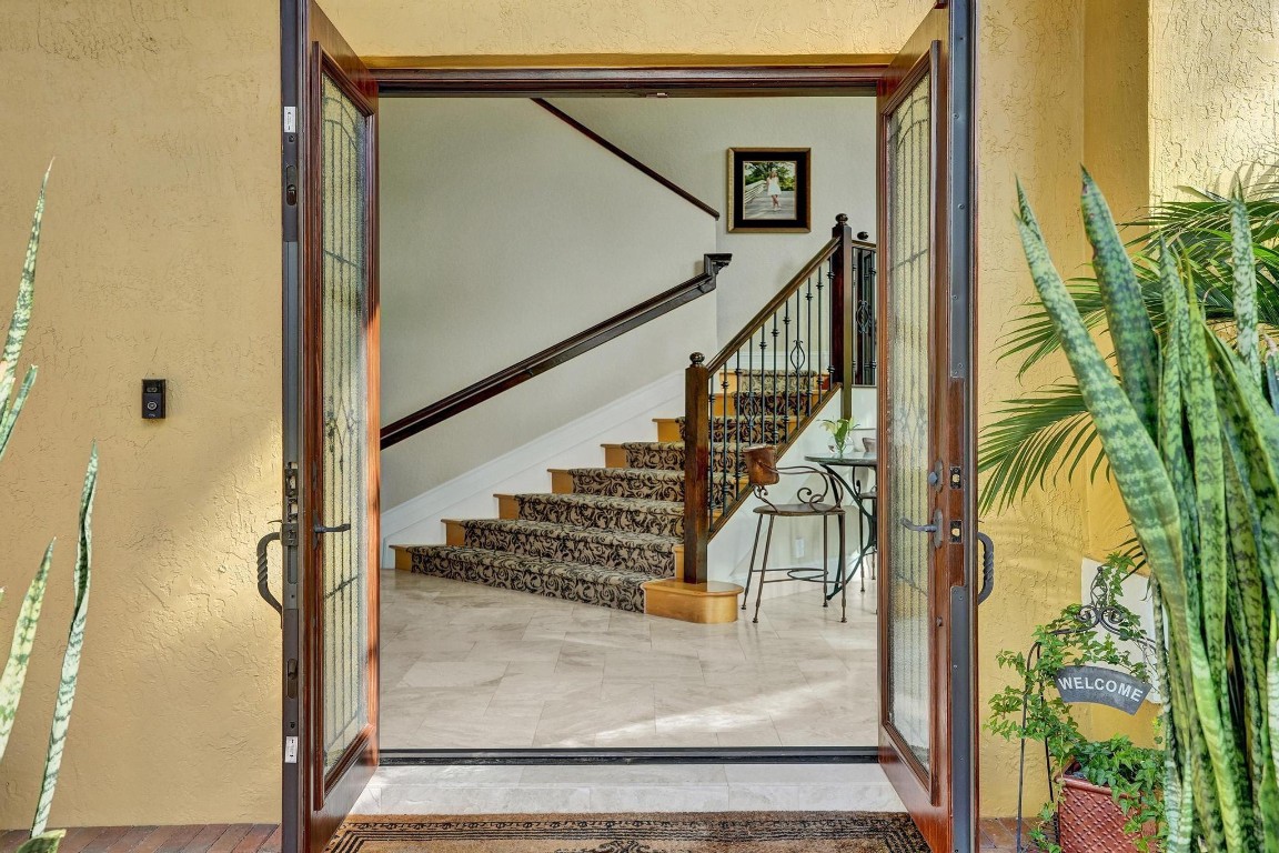 1649 Victoria Pointe Cir