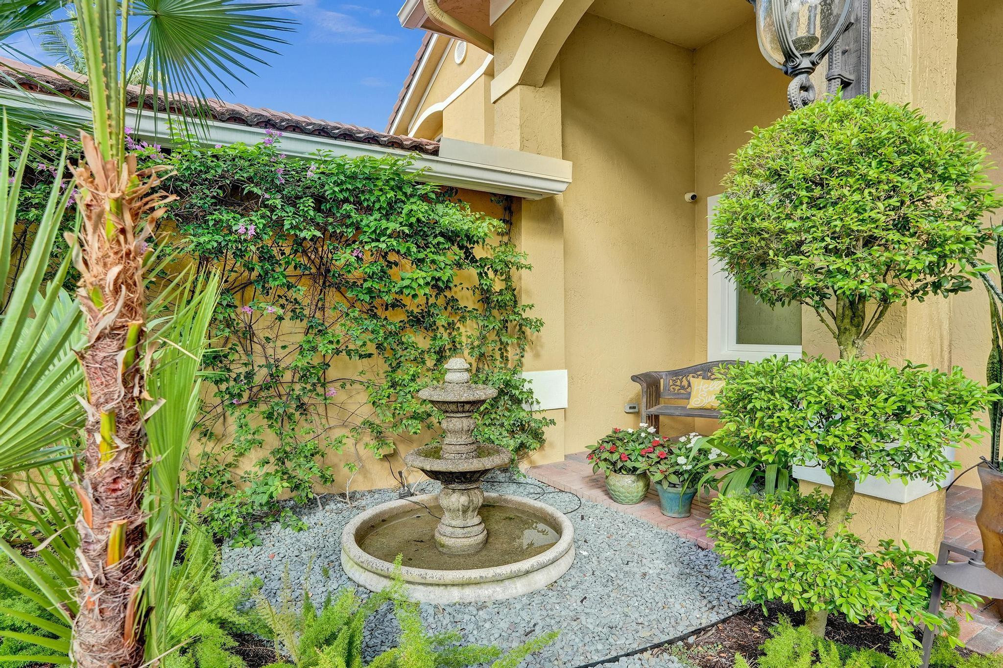 1649 Victoria Pointe Cir