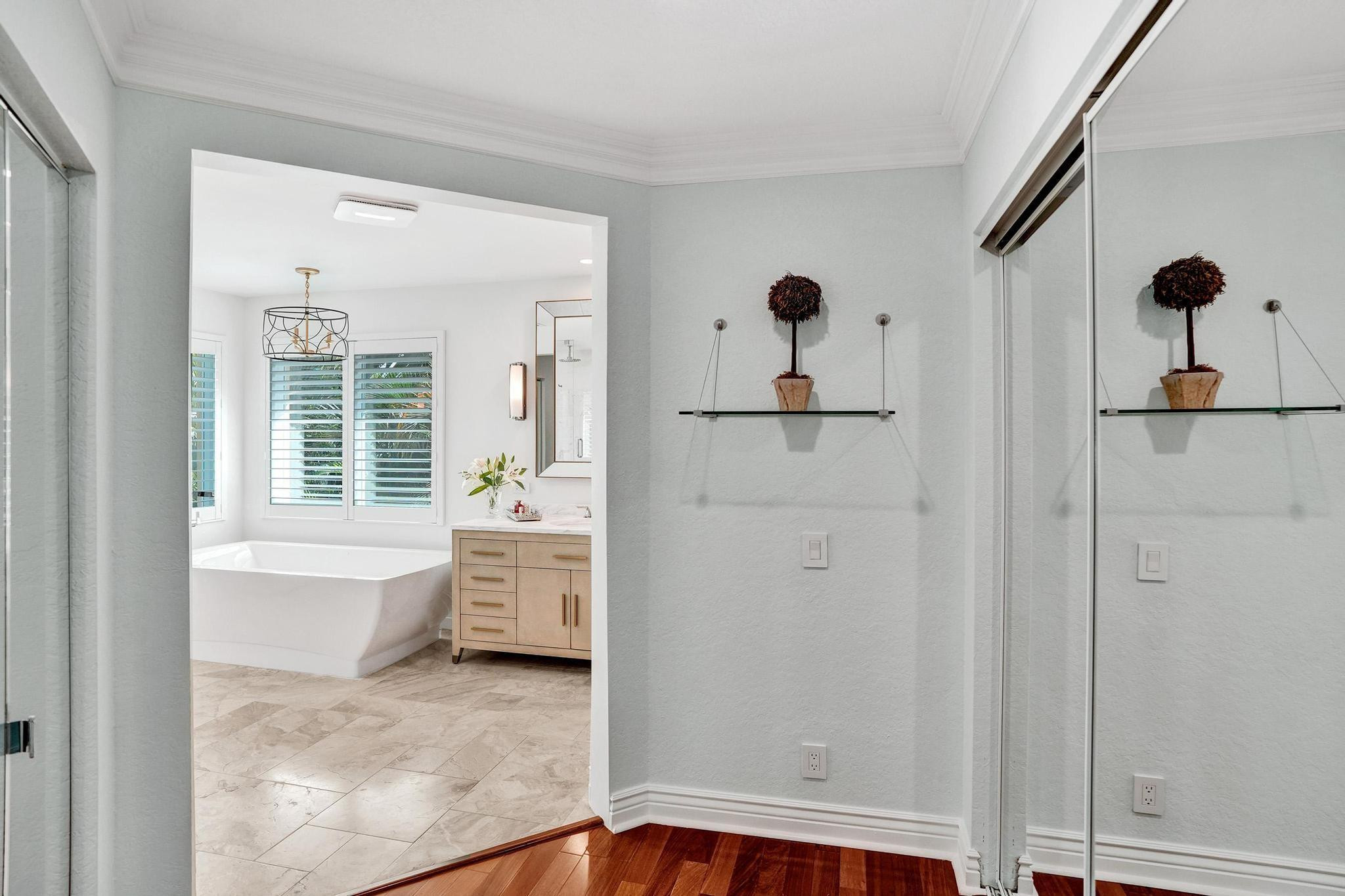 1649 Victoria Pointe Cir