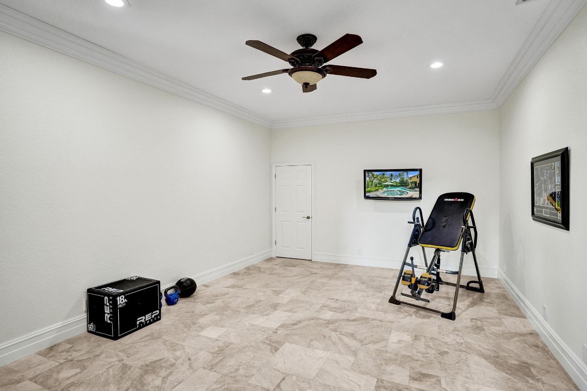 1649 Victoria Pointe Cir