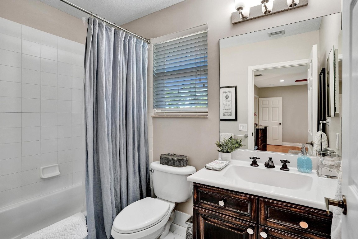 1649 Victoria Pointe Cir