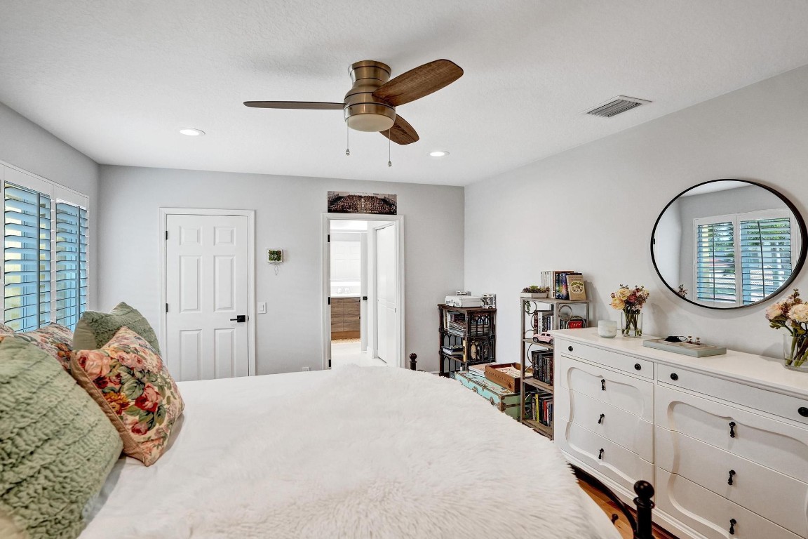 1649 Victoria Pointe Cir