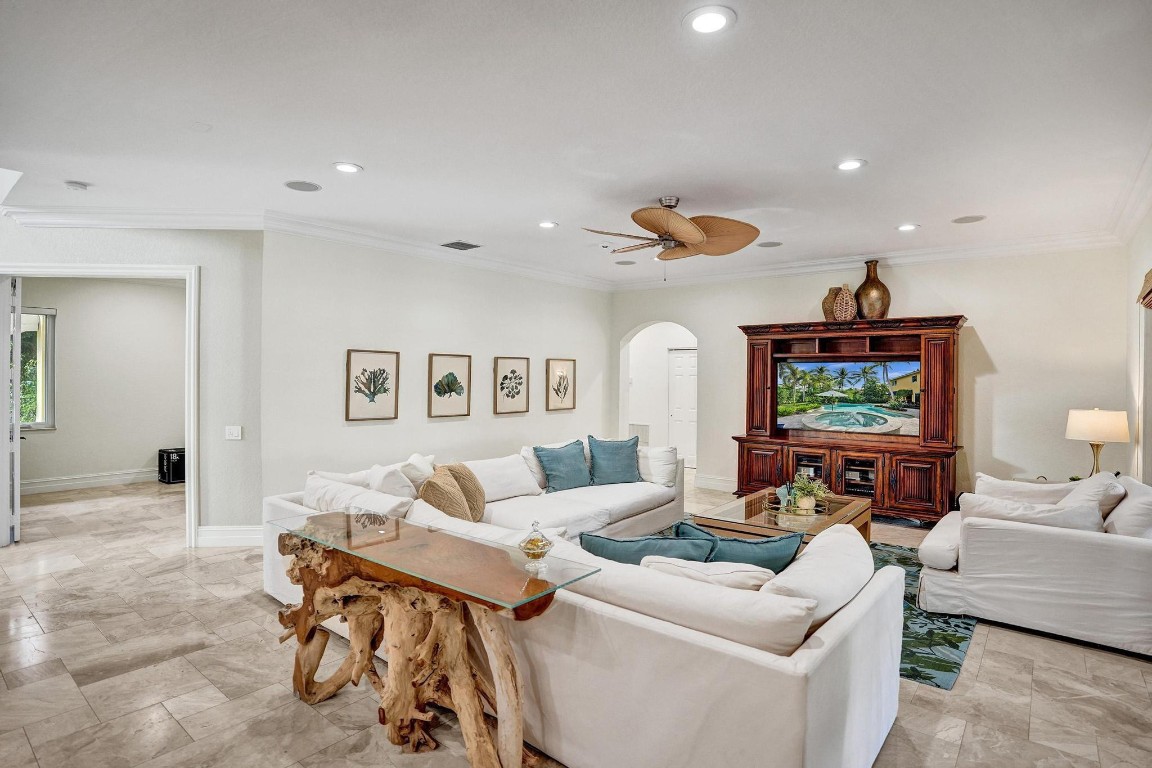 1649 Victoria Pointe Cir