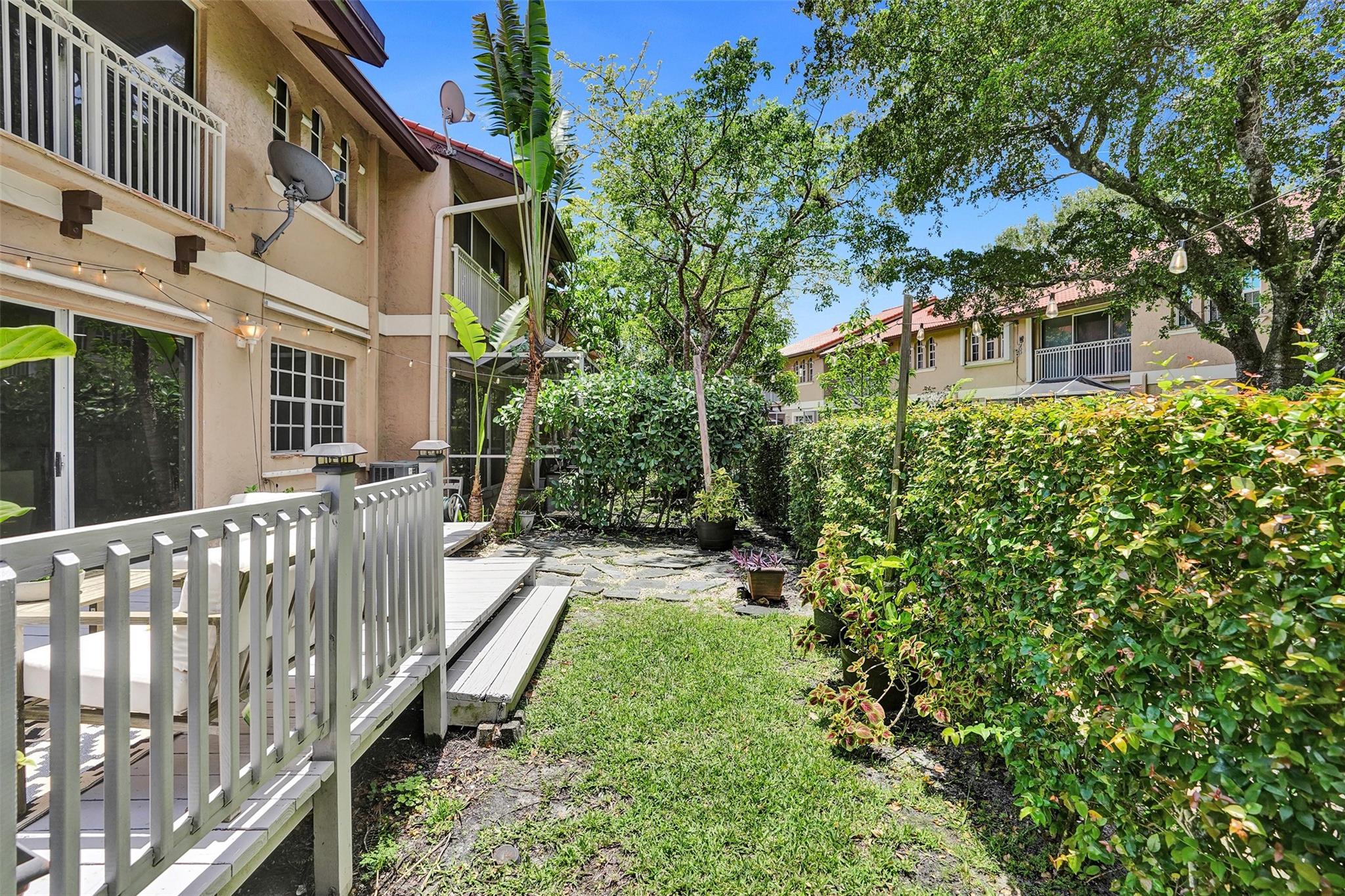 4985  Riverside Dr 506