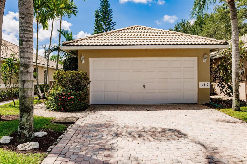 5215 Grande Palm Circle