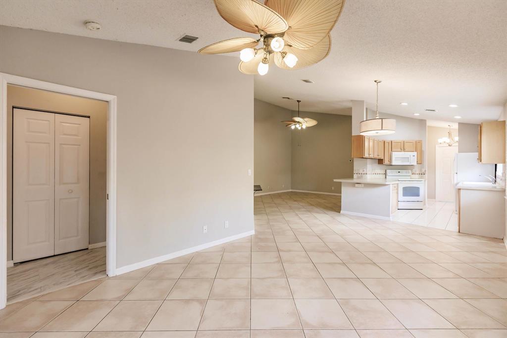 5215 Grande Palm Circle