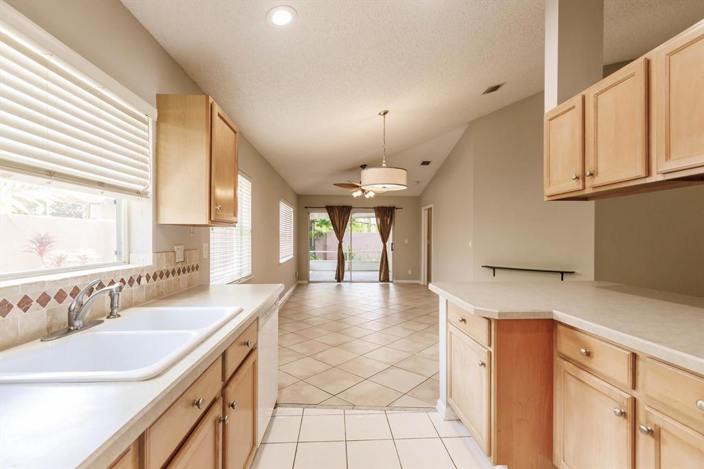 5215 Grande Palm Circle