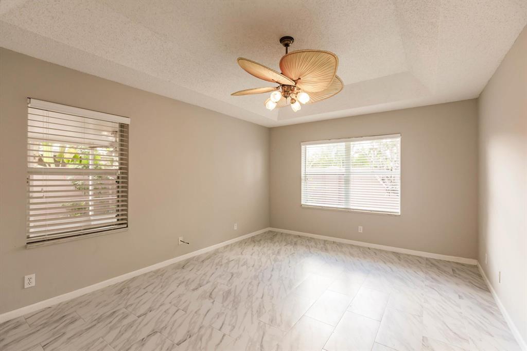 5215 Grande Palm Circle
