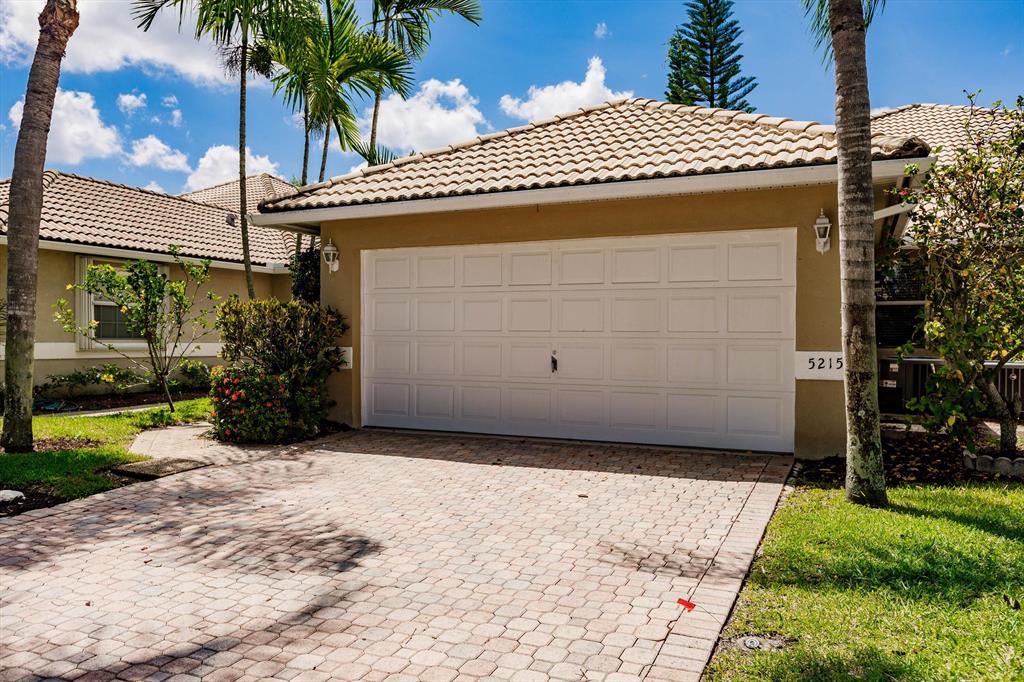 5215 Grande Palm Circle