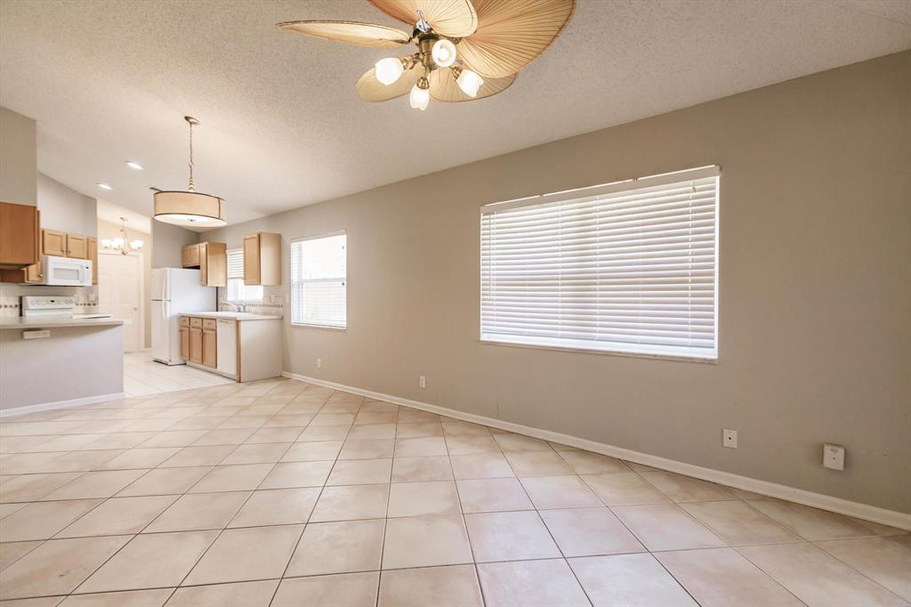 5215 Grande Palm Circle