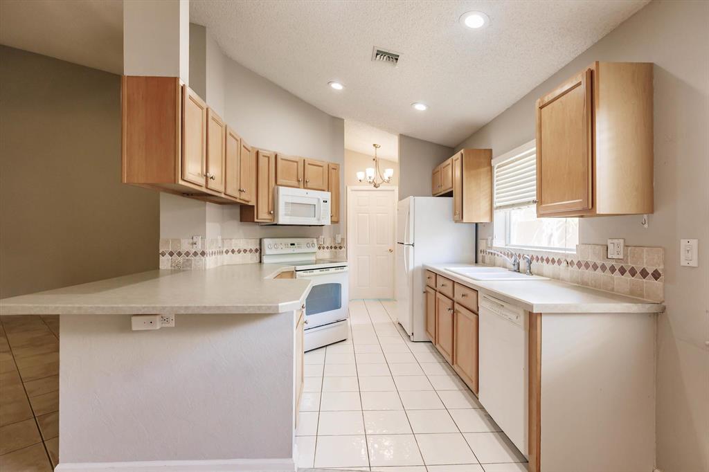 5215 Grande Palm Circle