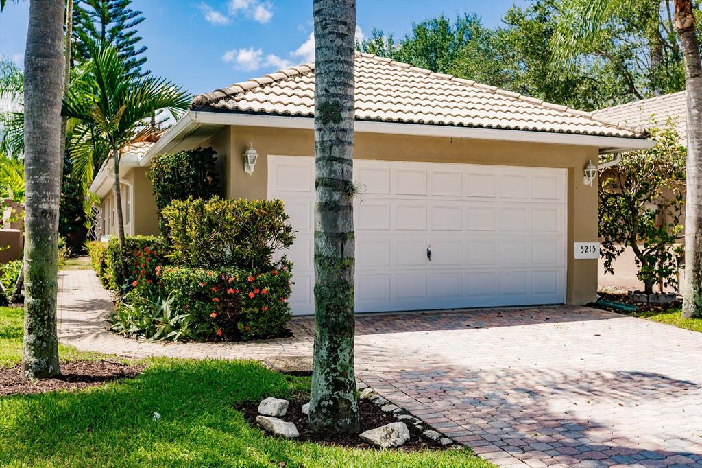 5215 Grande Palm Circle