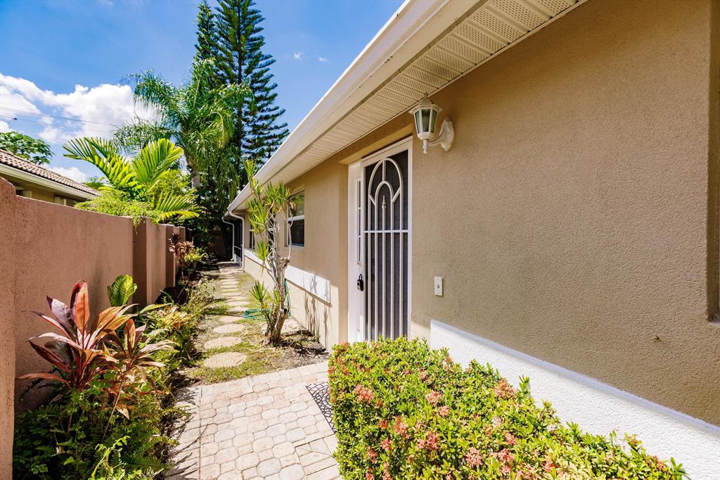 5215 Grande Palm Circle