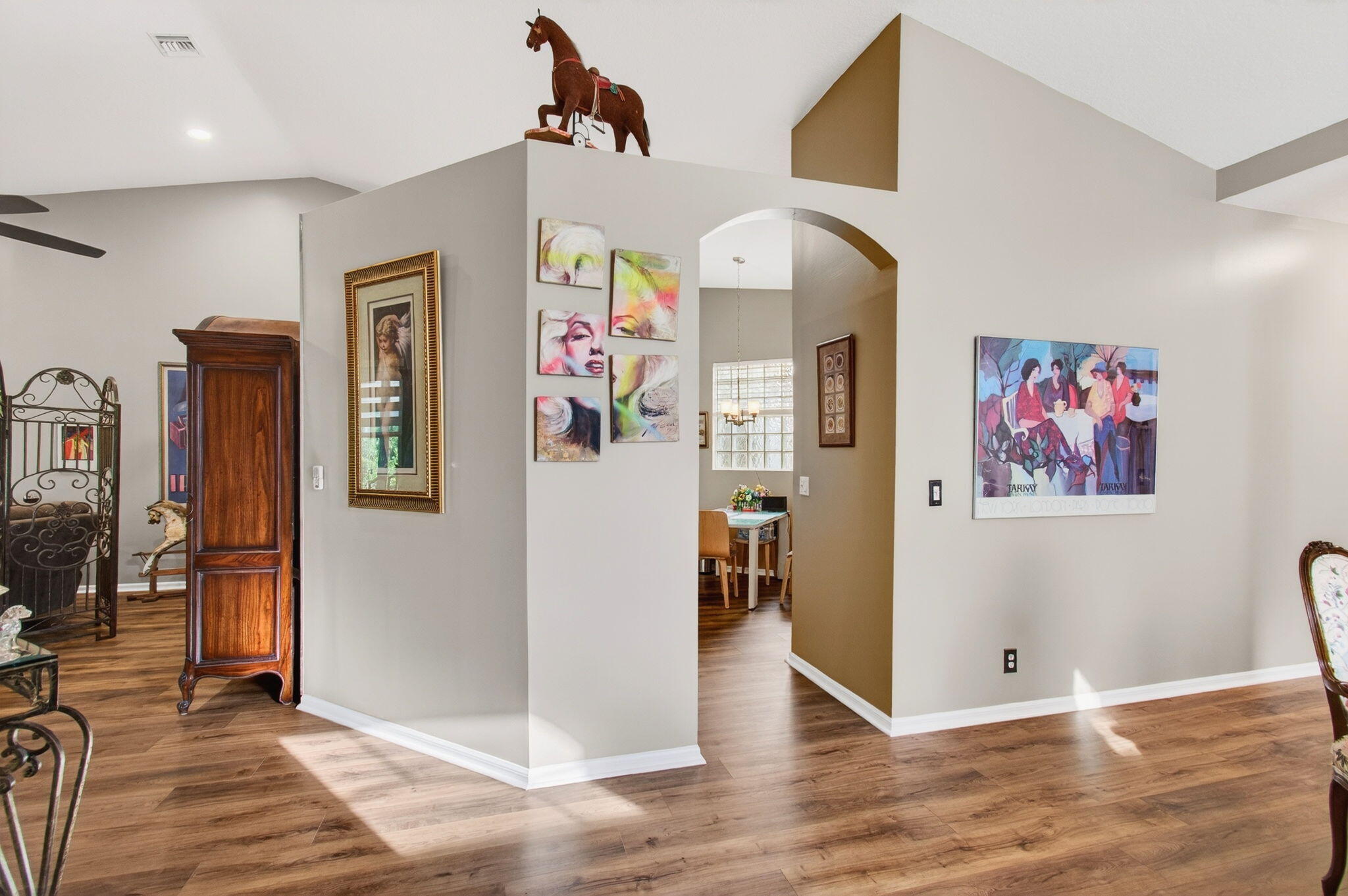 6253 Heliconia Road