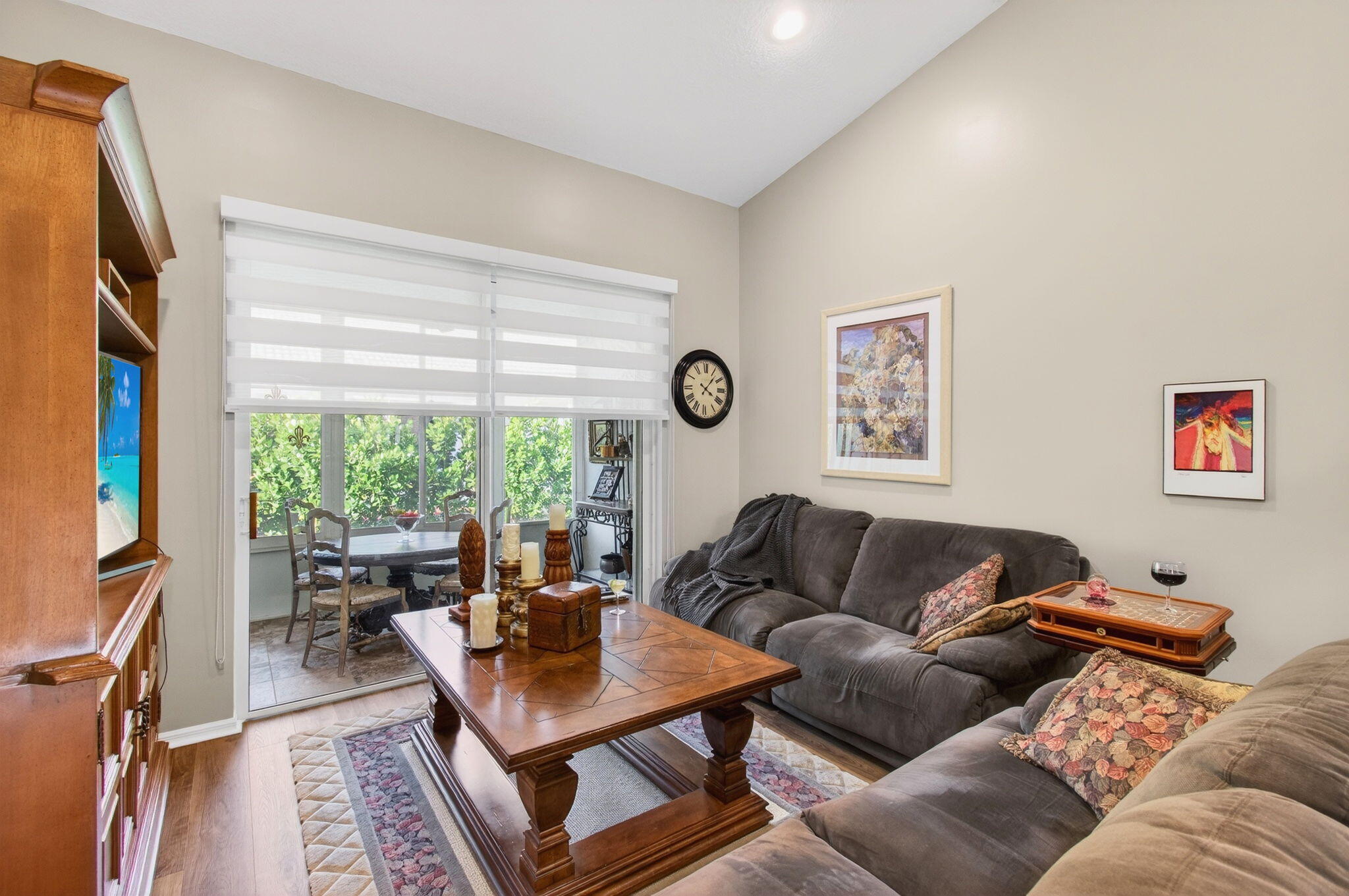 6253 Heliconia Road