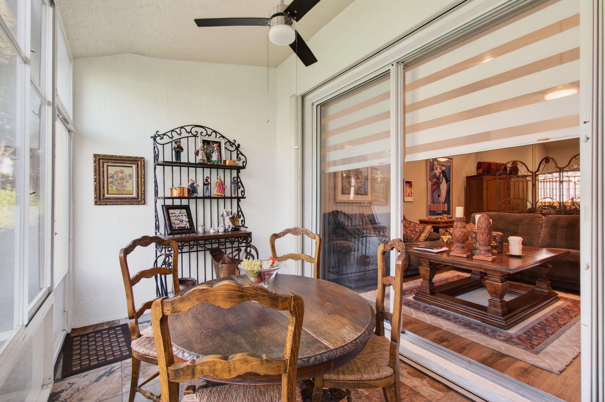 6253 Heliconia Road