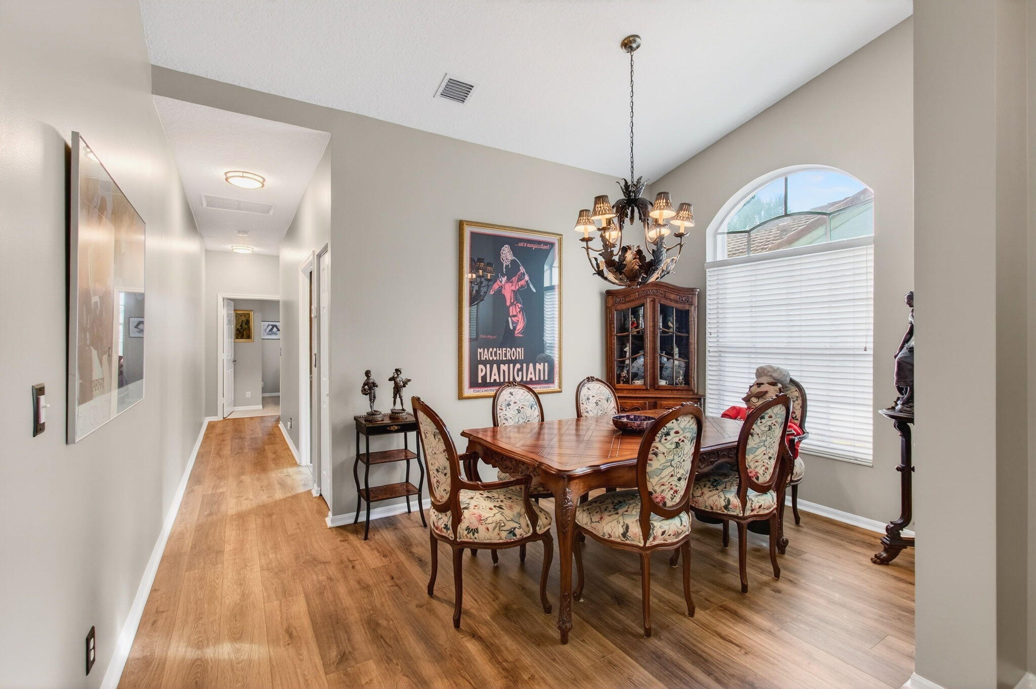 6253 Heliconia Road
