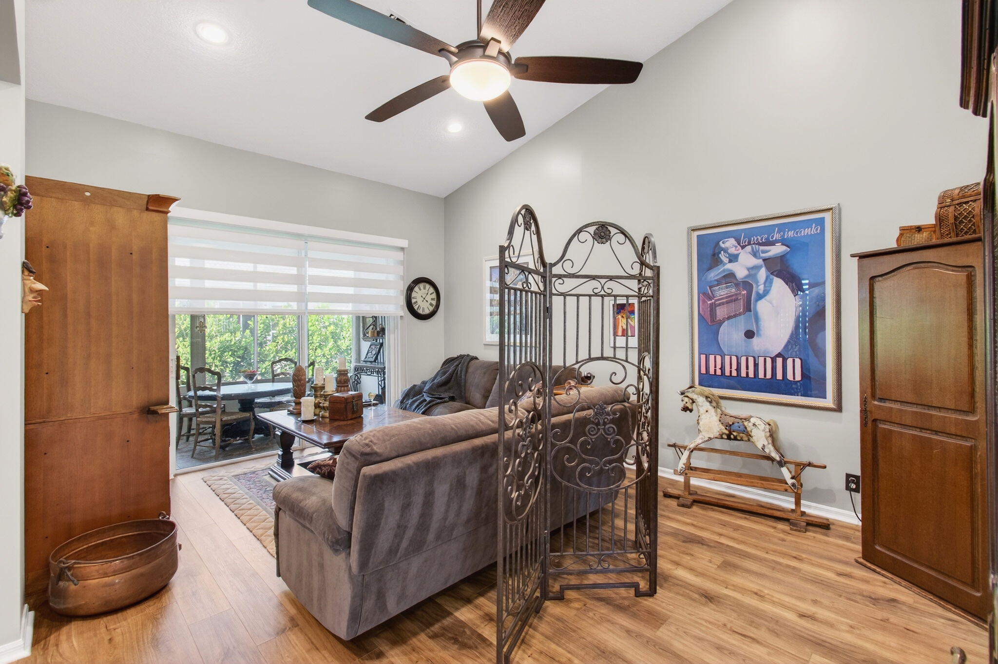 6253 Heliconia Road