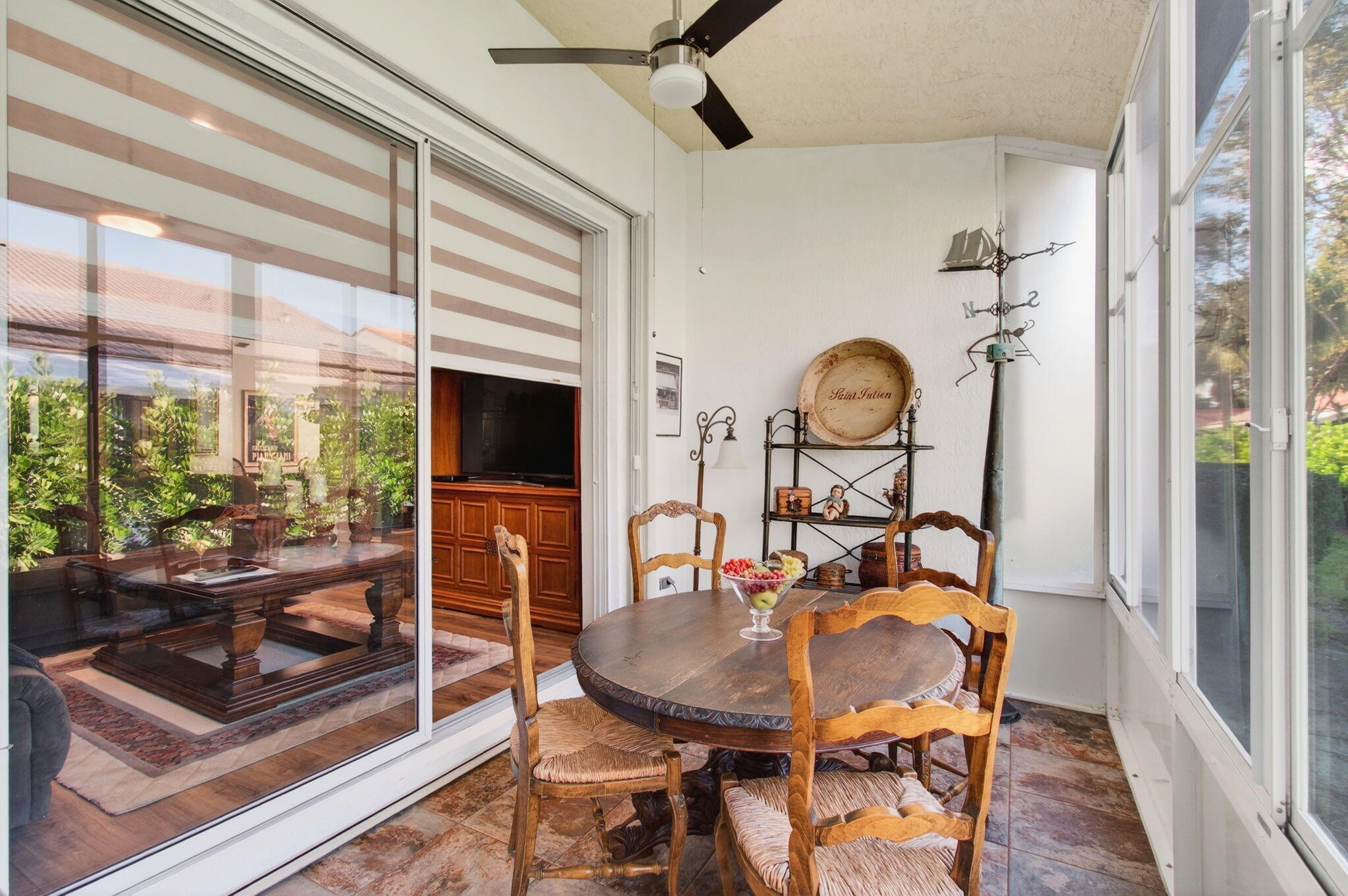 6253 Heliconia Road