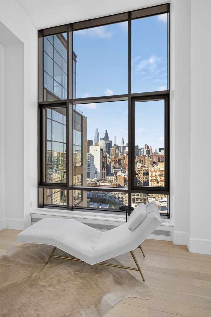 215 E 19TH Street 17D