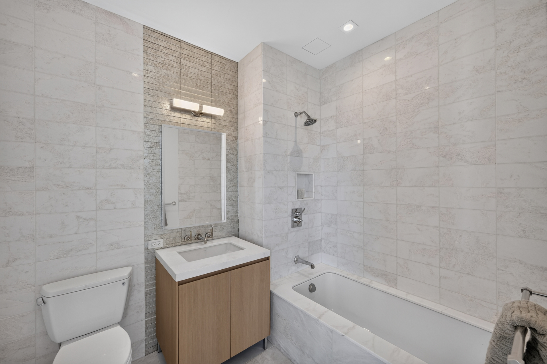 215 E 19TH Street 17D
