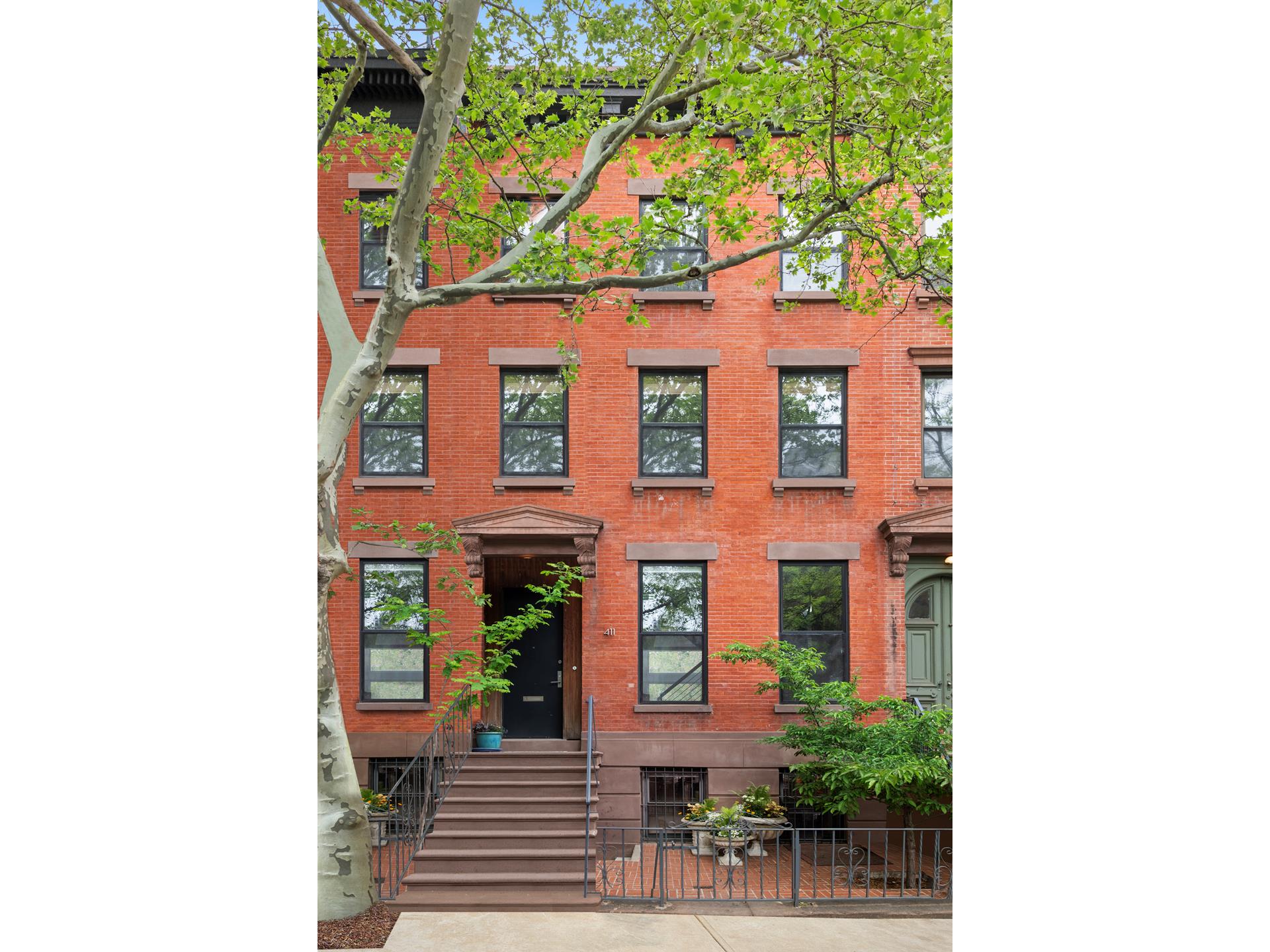 411 SACKETT Street