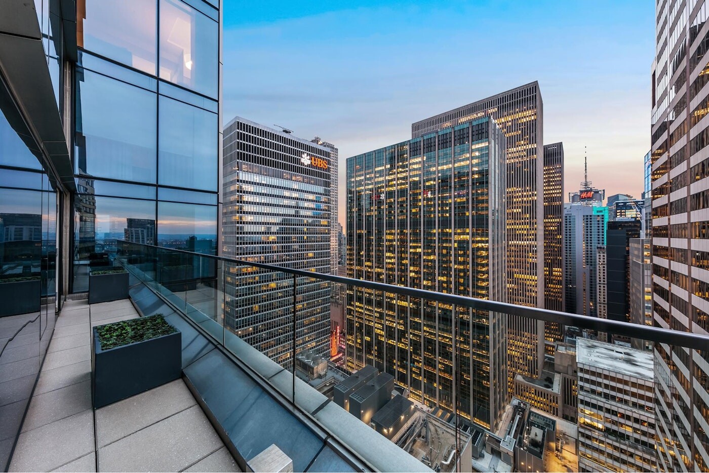 135 W 52ND Street PH5S
