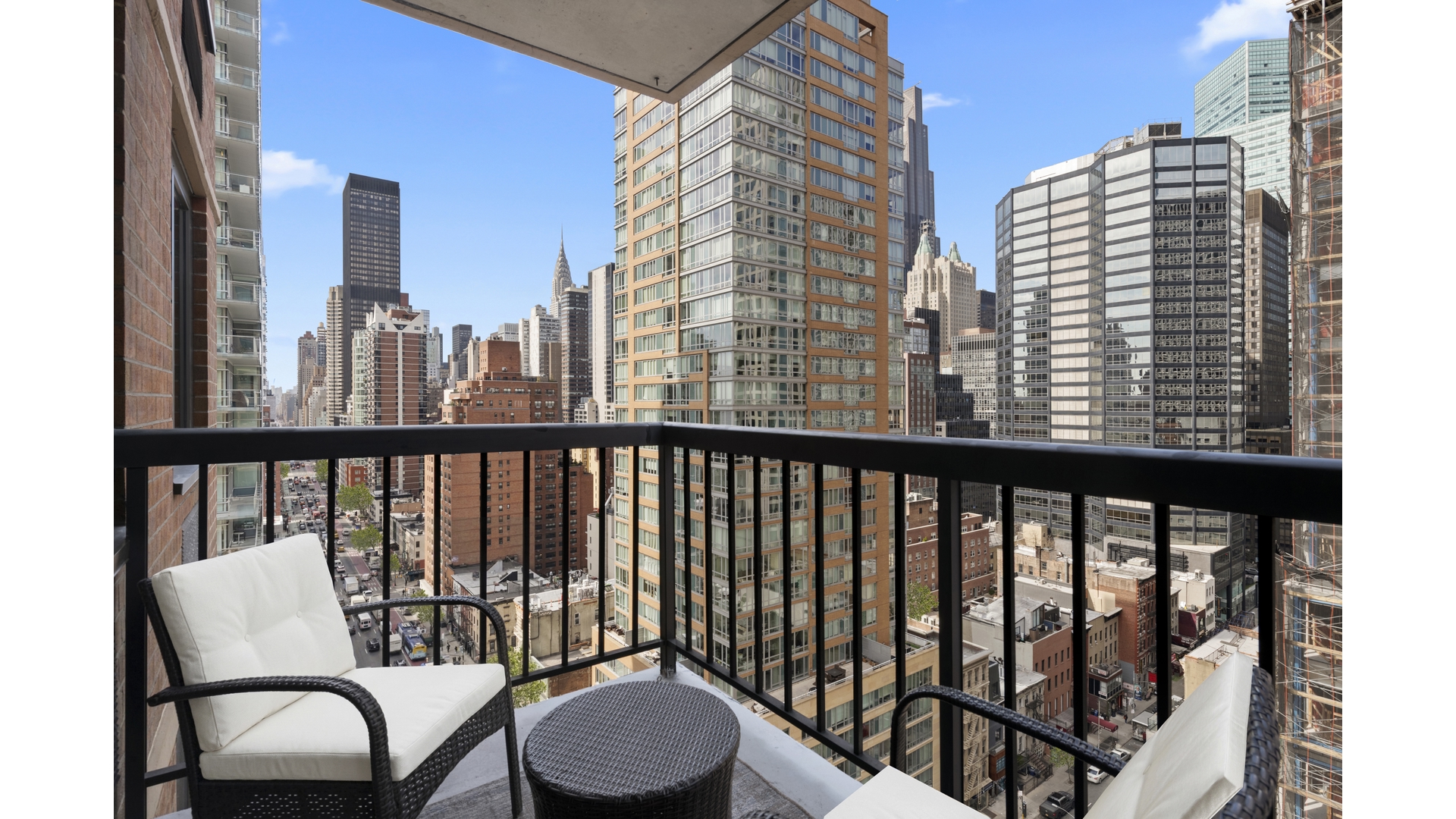 300 E 54TH Street 19DE