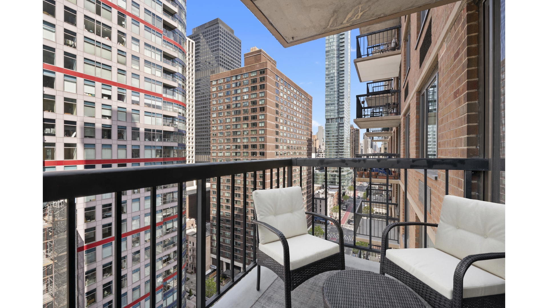300 E 54TH Street 19DE
