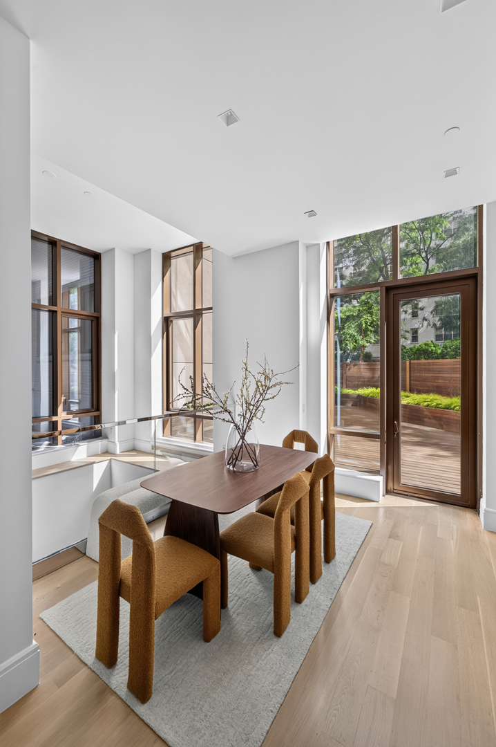 215 E 19TH Street 1G