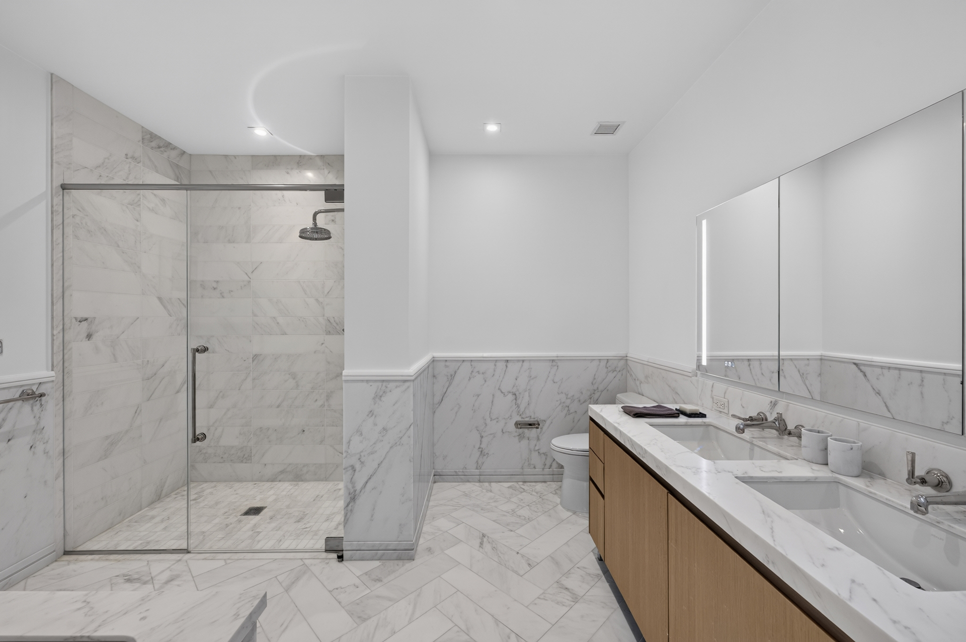 215 E 19TH Street 1G