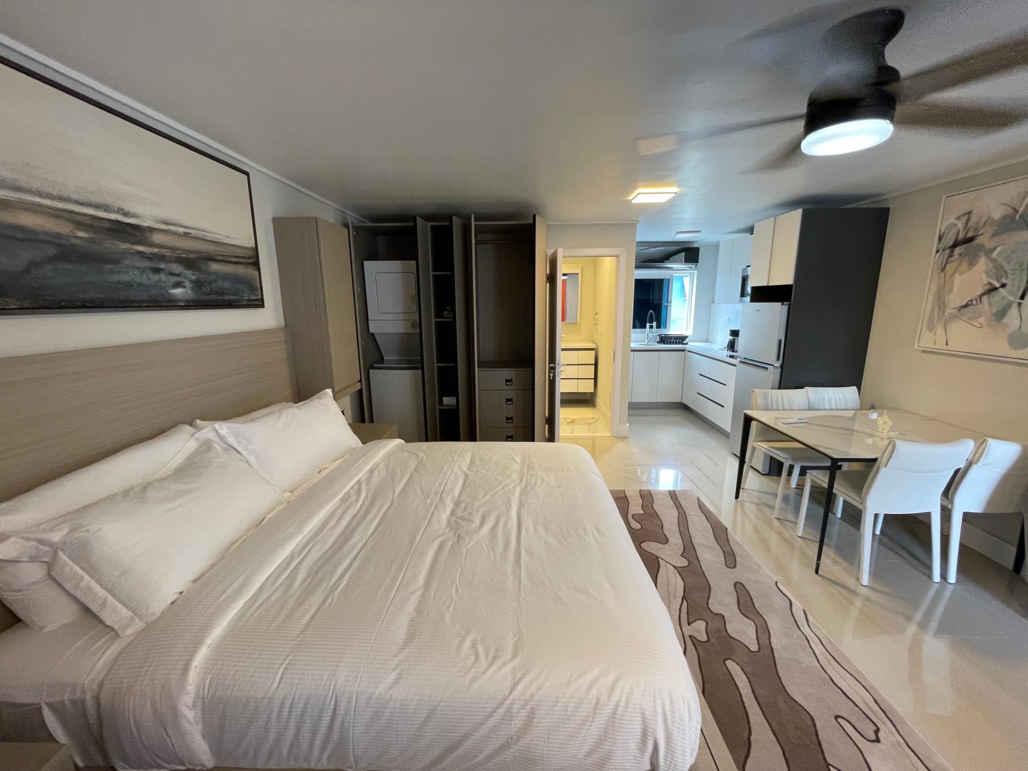 WEST BAY STREET Unit: 5