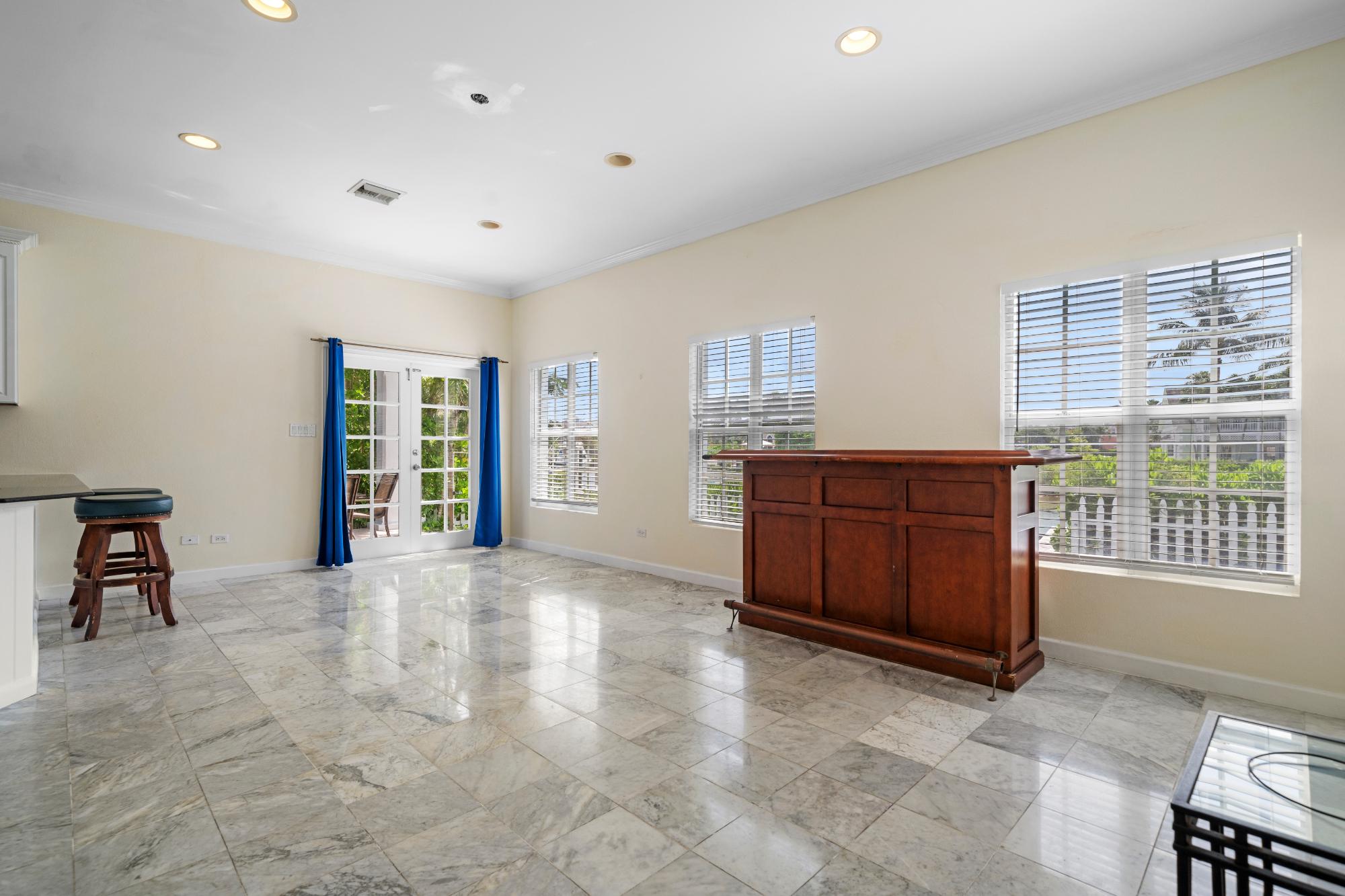 19 GOVERNORS CAY, SANDYPORT