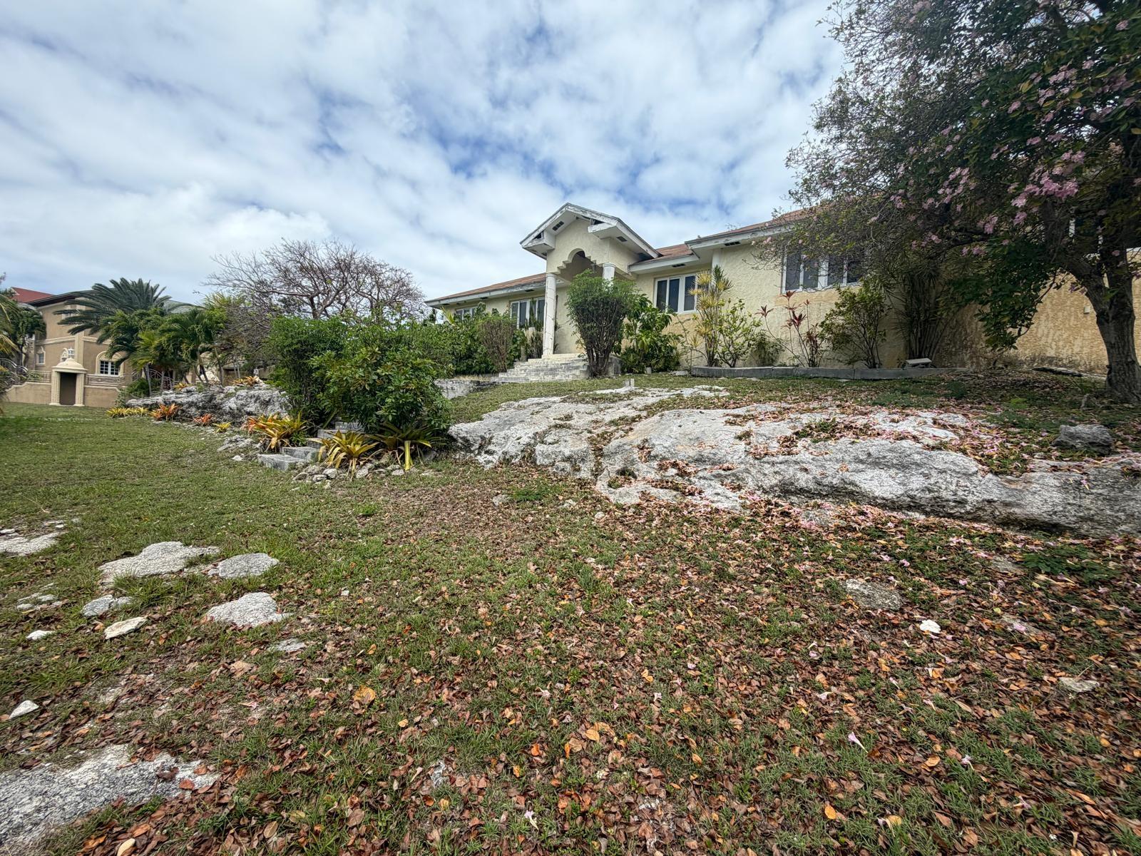32 WOODLAND WAY