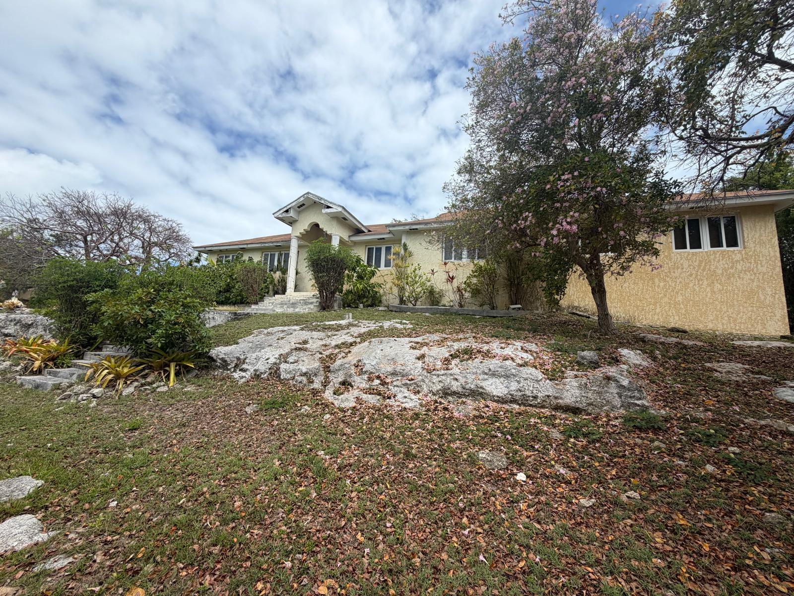 32 WOODLAND WAY