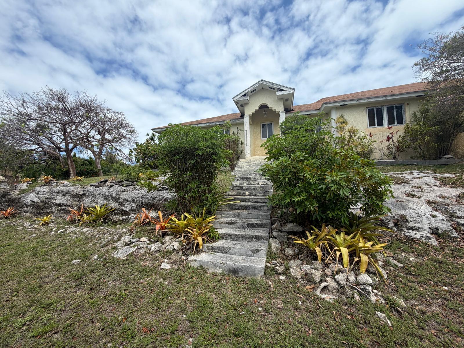 32 WOODLAND WAY