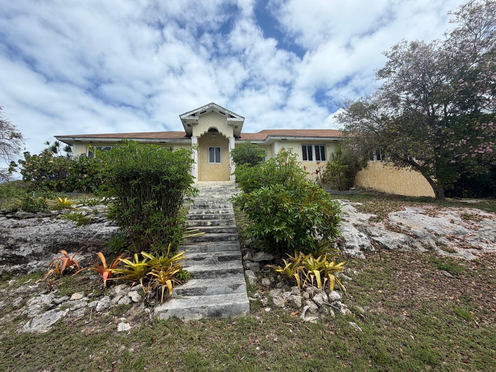 32 WOODLAND WAY