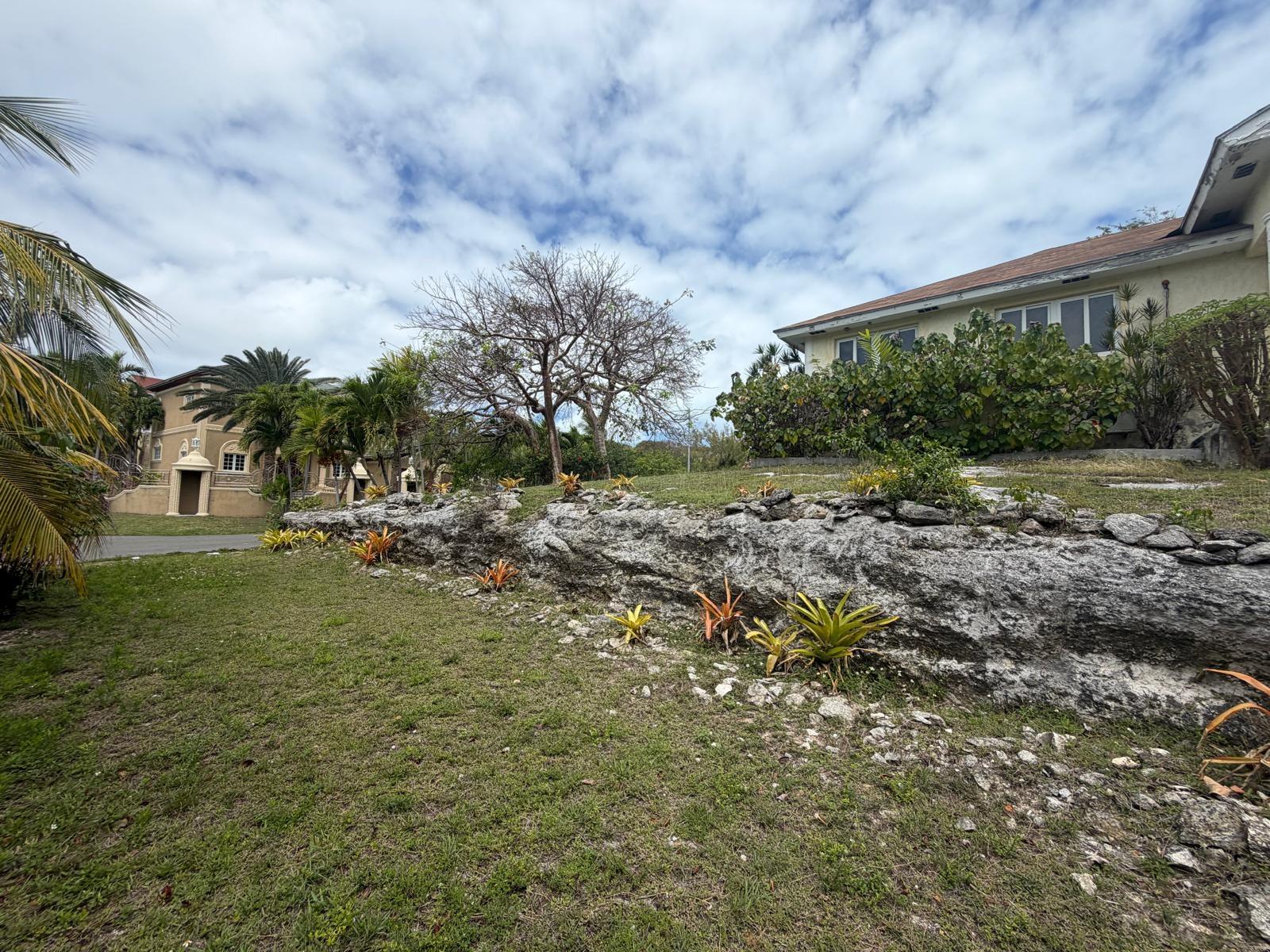32 WOODLAND WAY