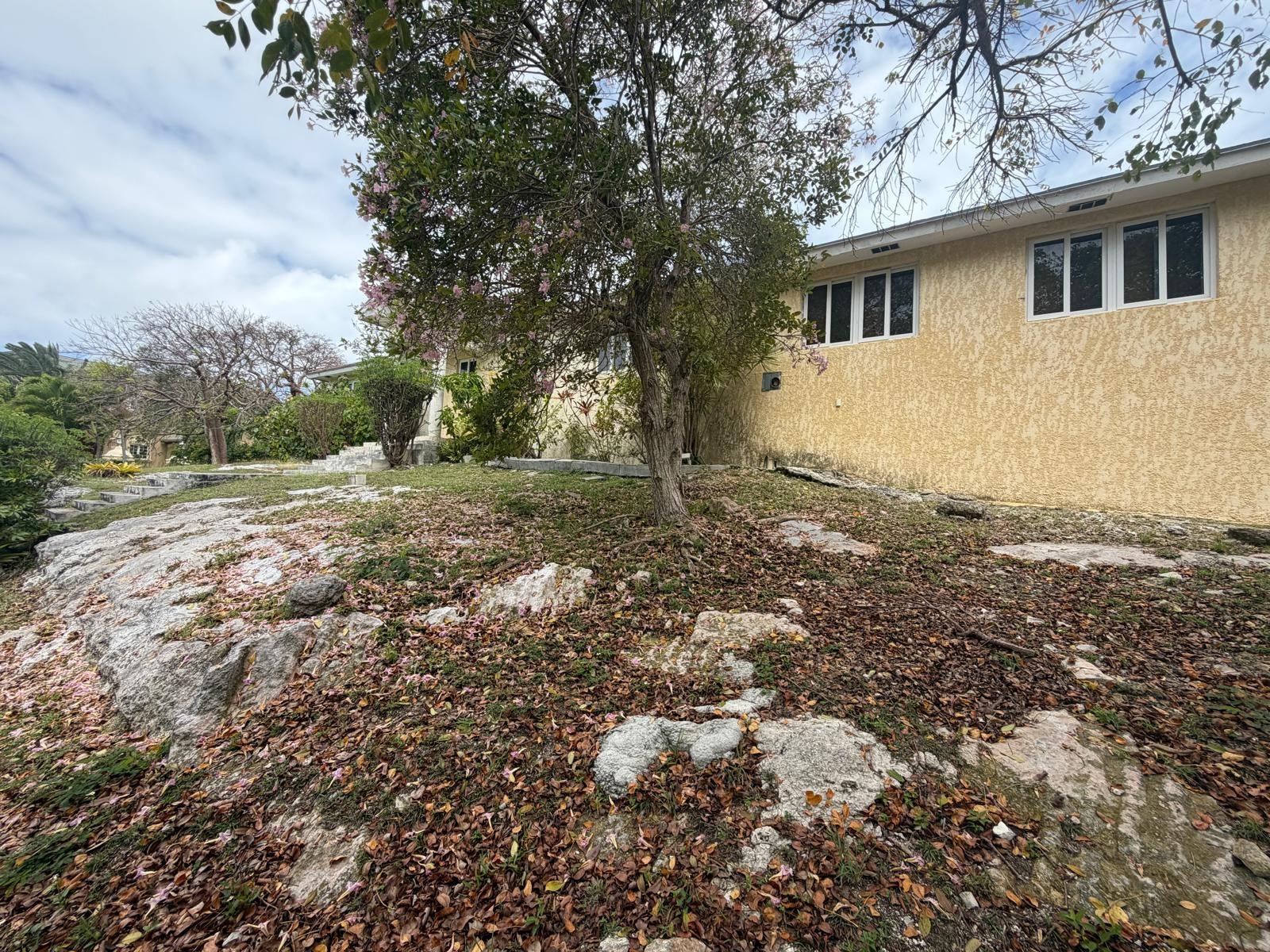32 WOODLAND WAY