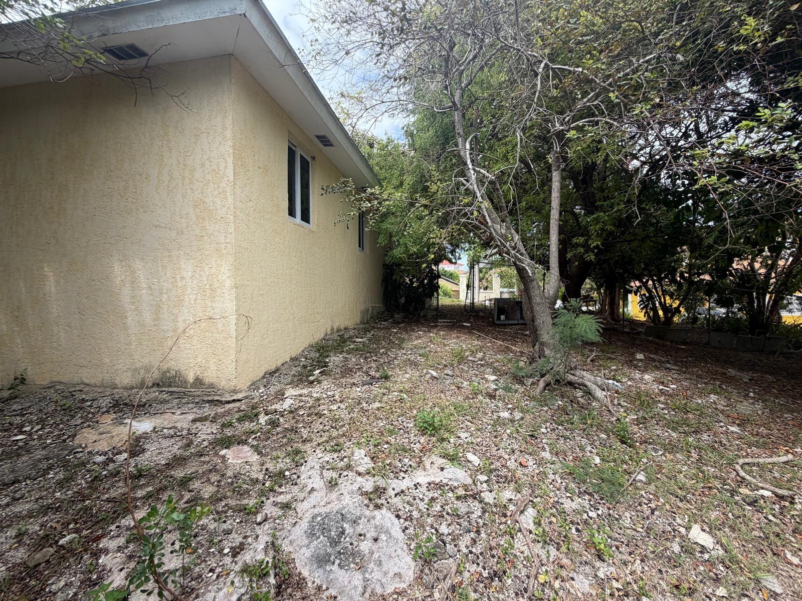 32 WOODLAND WAY
