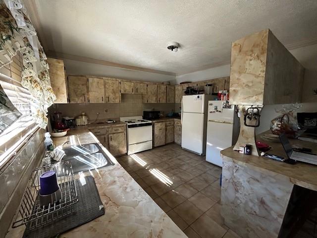 3 LOT 489 GOLDEN GATES HOME